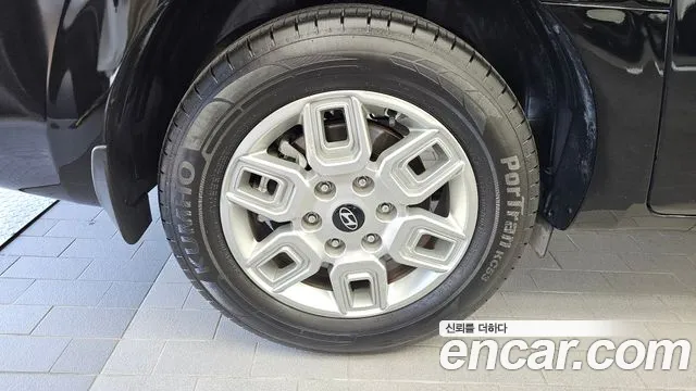 Hyundai Staria 2024 thumb 5