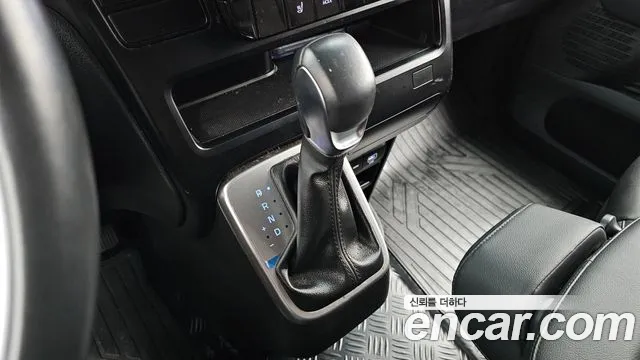 Hyundai Staria 2024 thumb 9