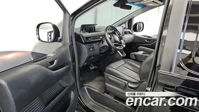 Hyundai Staria 2024 thumb 10
