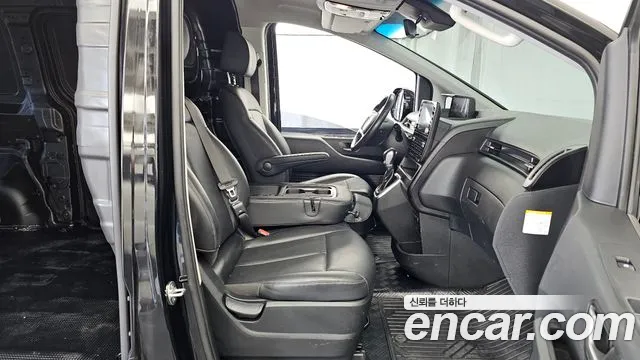 Hyundai Staria 2024 thumb 11
