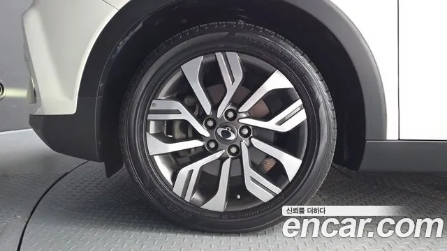 KG_Mobility_Ssangyong TIBOLI 2018 thumb 4