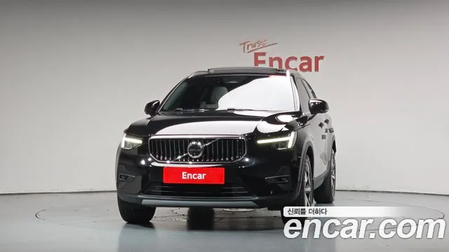 Volvo XC40 2023 thumb 2
