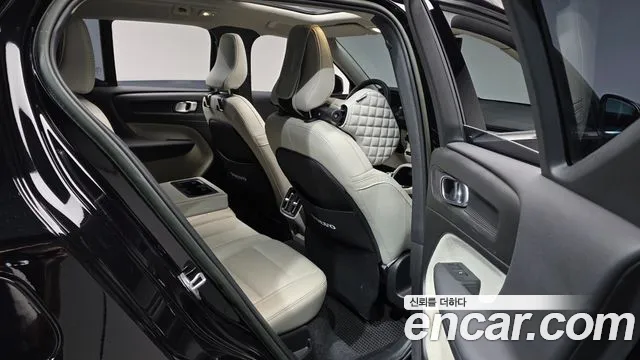 Volvo XC40 2023 thumb 11