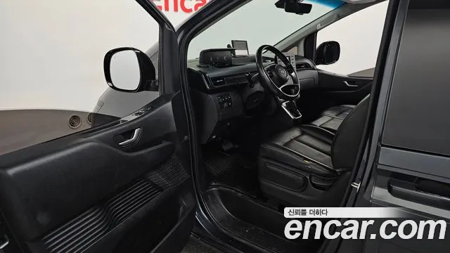 Hyundai Staria 2022 thumb 10