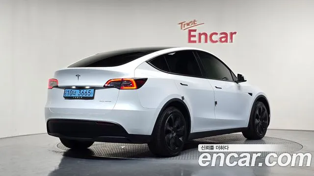 Tesla Model Y 2021 thumb 2