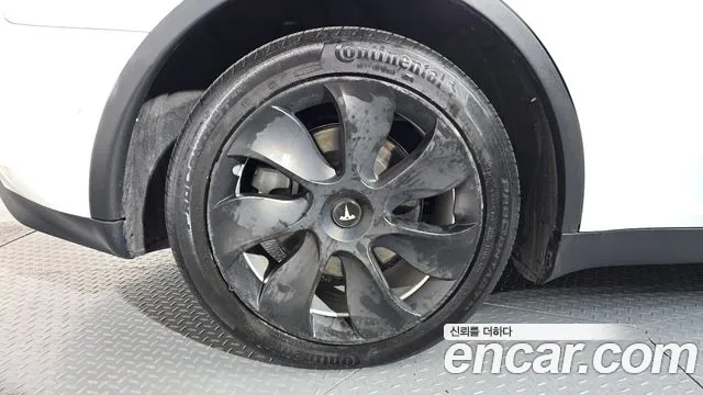 Tesla Model Y 2021 thumb 5