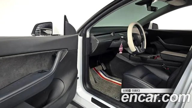 Tesla Model Y 2021 thumb 10