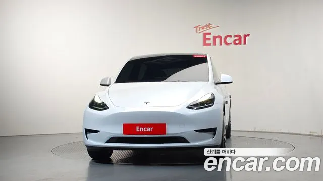 Tesla Model Y 2023 thumb 2