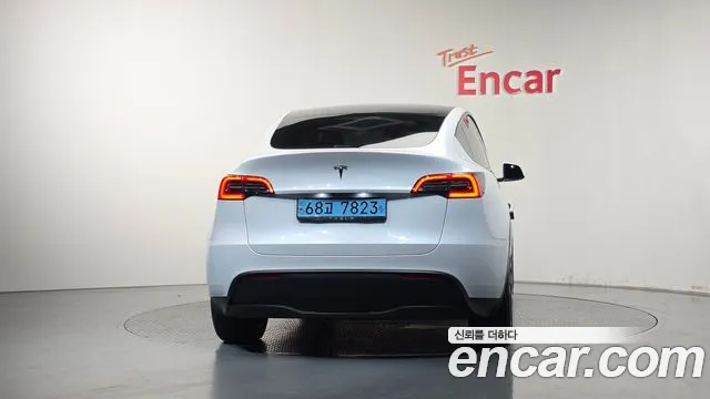 Tesla Model Y 2023 thumb 3