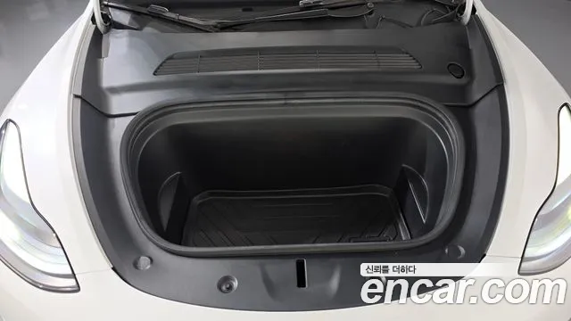 Tesla Model Y 2023 thumb 5
