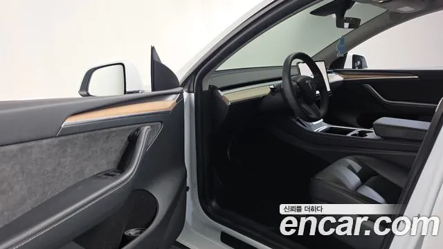 Tesla Model Y 2023 thumb 9