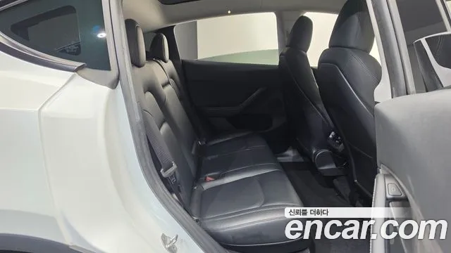 Tesla Model Y 2023 thumb 10