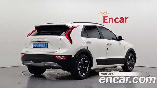Kia Niro 2023 thumb 2