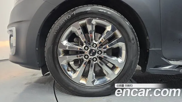 Kia Carnival 2015 thumb 5