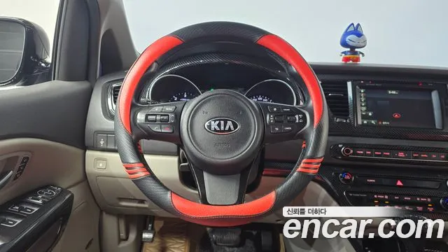 Kia Carnival 2015 thumb 12