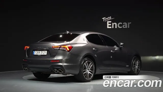 Maserati Ghibli 2021 thumb 2
