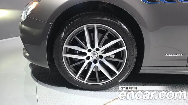 Maserati Ghibli 2021 thumb 5