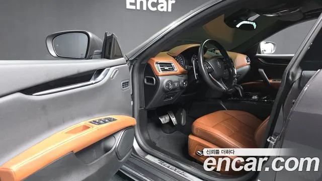 Maserati Ghibli 2021 thumb 10