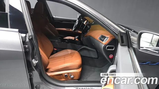 Maserati Ghibli 2021 thumb 11