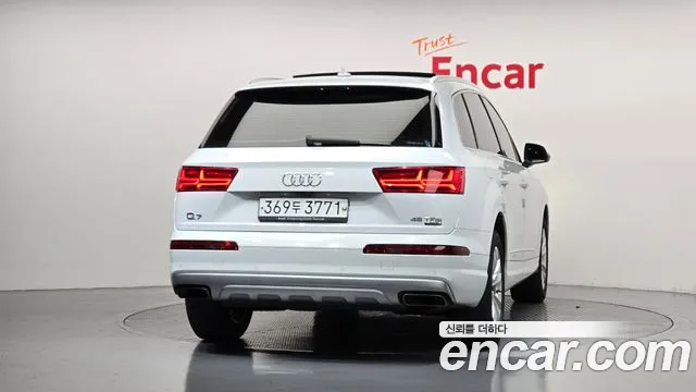 Audi Q7 2019 thumb 4