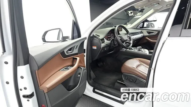 Audi Q7 2019 thumb 10