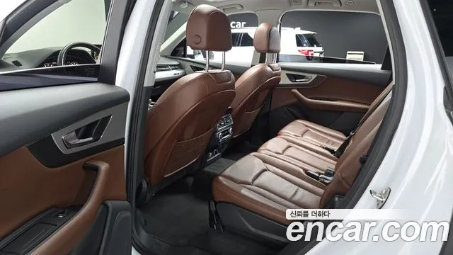 Audi Q7 2019 thumb 11