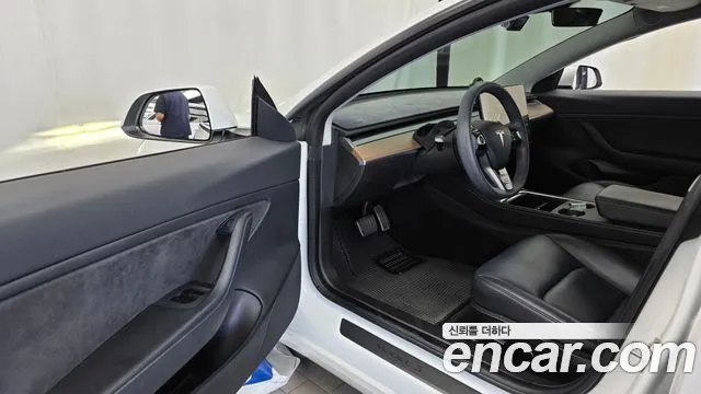 Tesla Model 3 2021 thumb 10