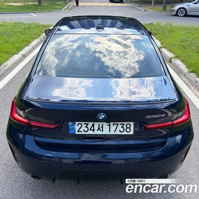 BMW 3-Series 2022 thumb 2