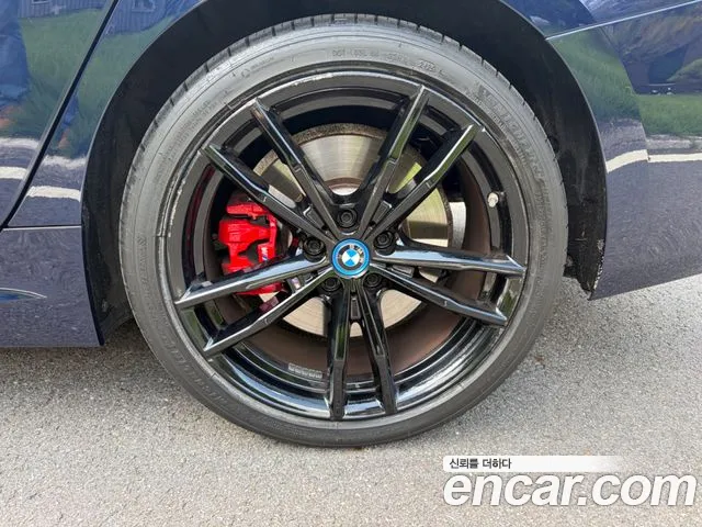 BMW 3-Series 2022 thumb 10