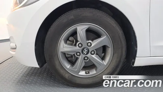 Hyundai Avante 2016 thumb 4