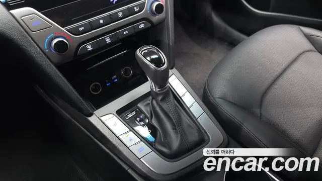 Hyundai Avante 2016 thumb 8