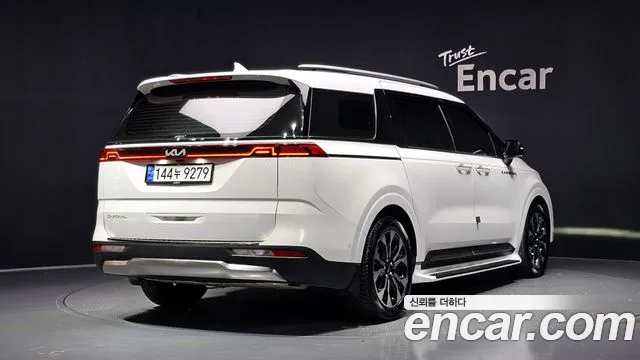 Kia Carnival 2023 thumb 2