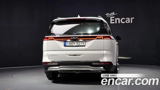 Kia Carnival 2023 thumb 4