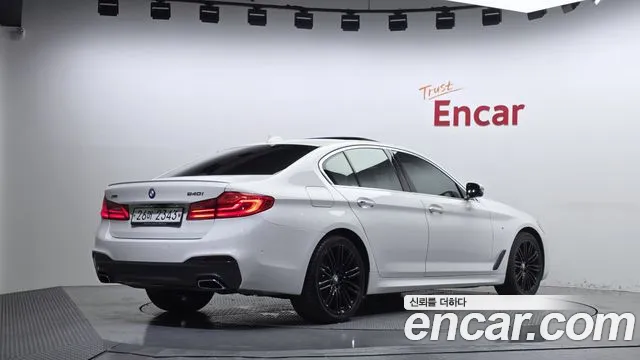 BMW 5-Series 2018 thumb 2