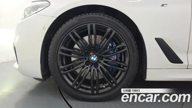 BMW 5-Series 2018 thumb 5