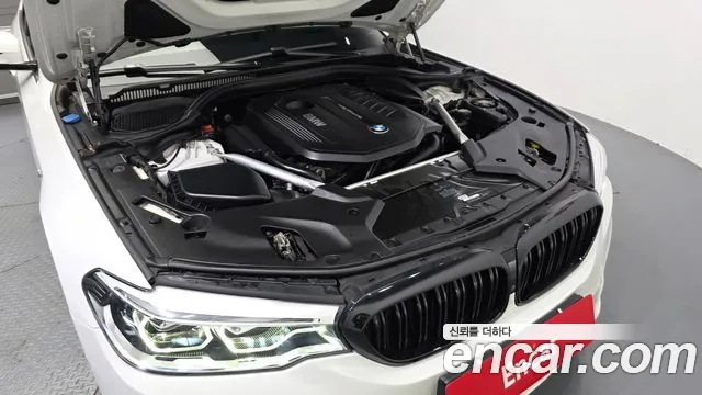 BMW 5-Series 2018 thumb 6
