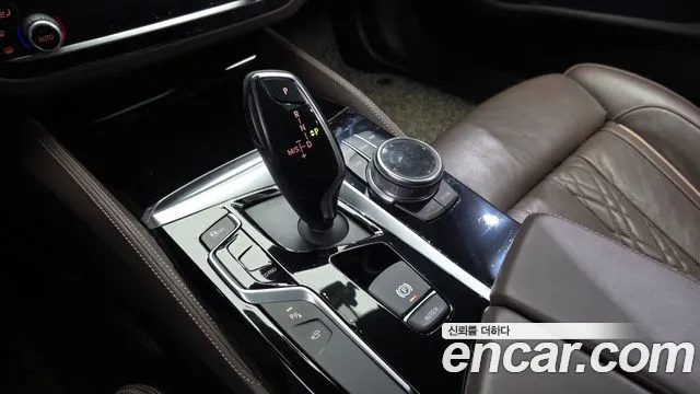 BMW 5-Series 2018 thumb 9