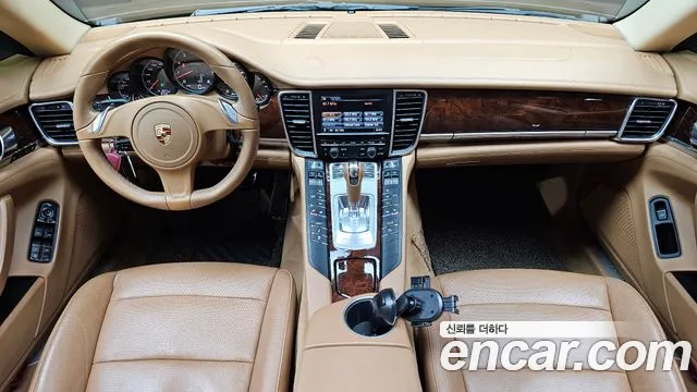 Porsche Panamera 2012 thumb 7