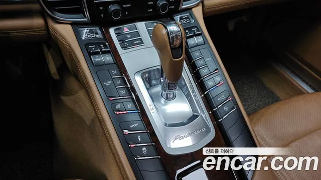 Porsche Panamera 2012 thumb 9