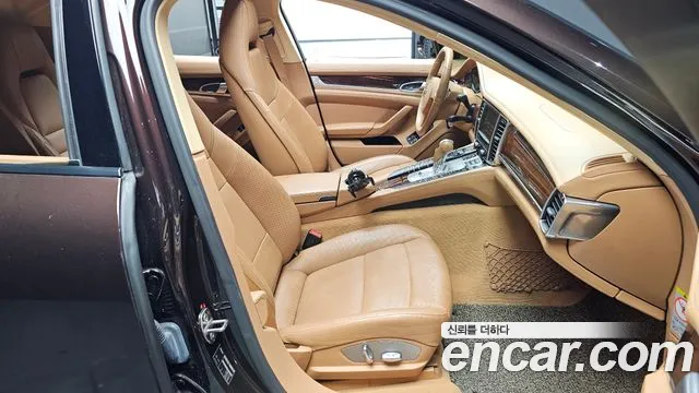 Porsche Panamera 2012 thumb 10
