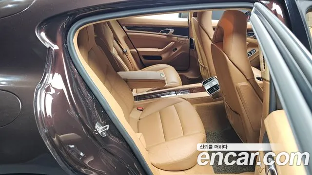 Porsche Panamera 2012 thumb 11