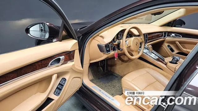 Porsche Panamera 2012 thumb 12