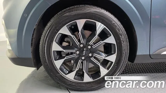 Kia Carnival 2023 thumb 4