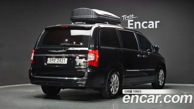 Chrysler Grand Voyager 2014 thumb 2