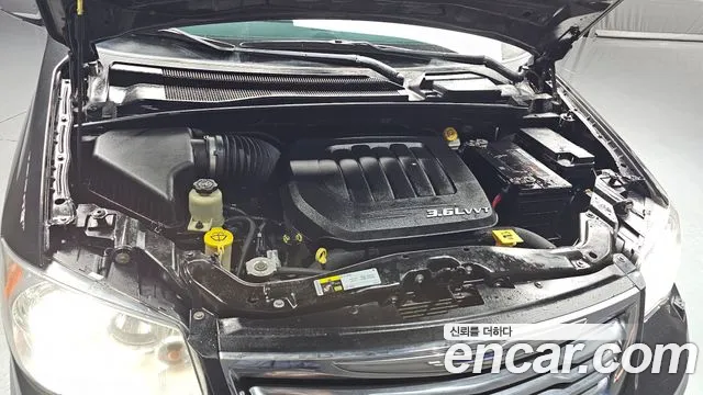 Chrysler Grand Voyager 2014 thumb 6