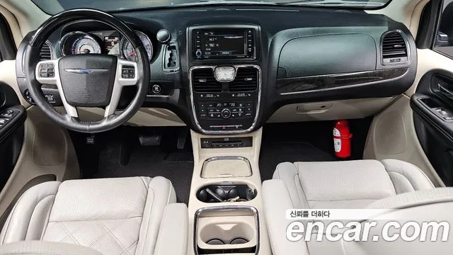 Chrysler Grand Voyager 2014 thumb 7