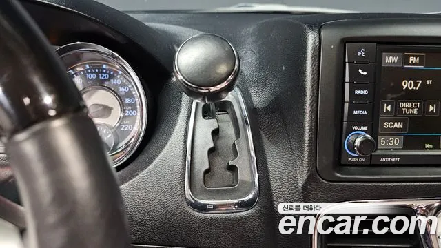 Chrysler Grand Voyager 2014 thumb 9
