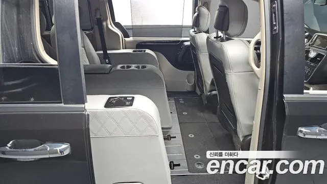 Chrysler Grand Voyager 2014 thumb 11
