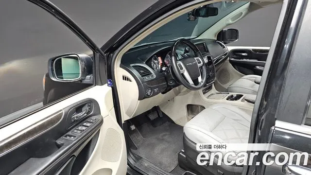 Chrysler Grand Voyager 2014 thumb 12