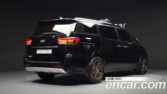 Kia Carnival 2018 thumb 2